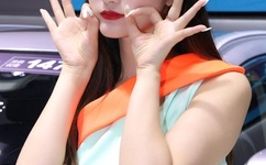 双乳涨鼓奶头翘起来揉捏